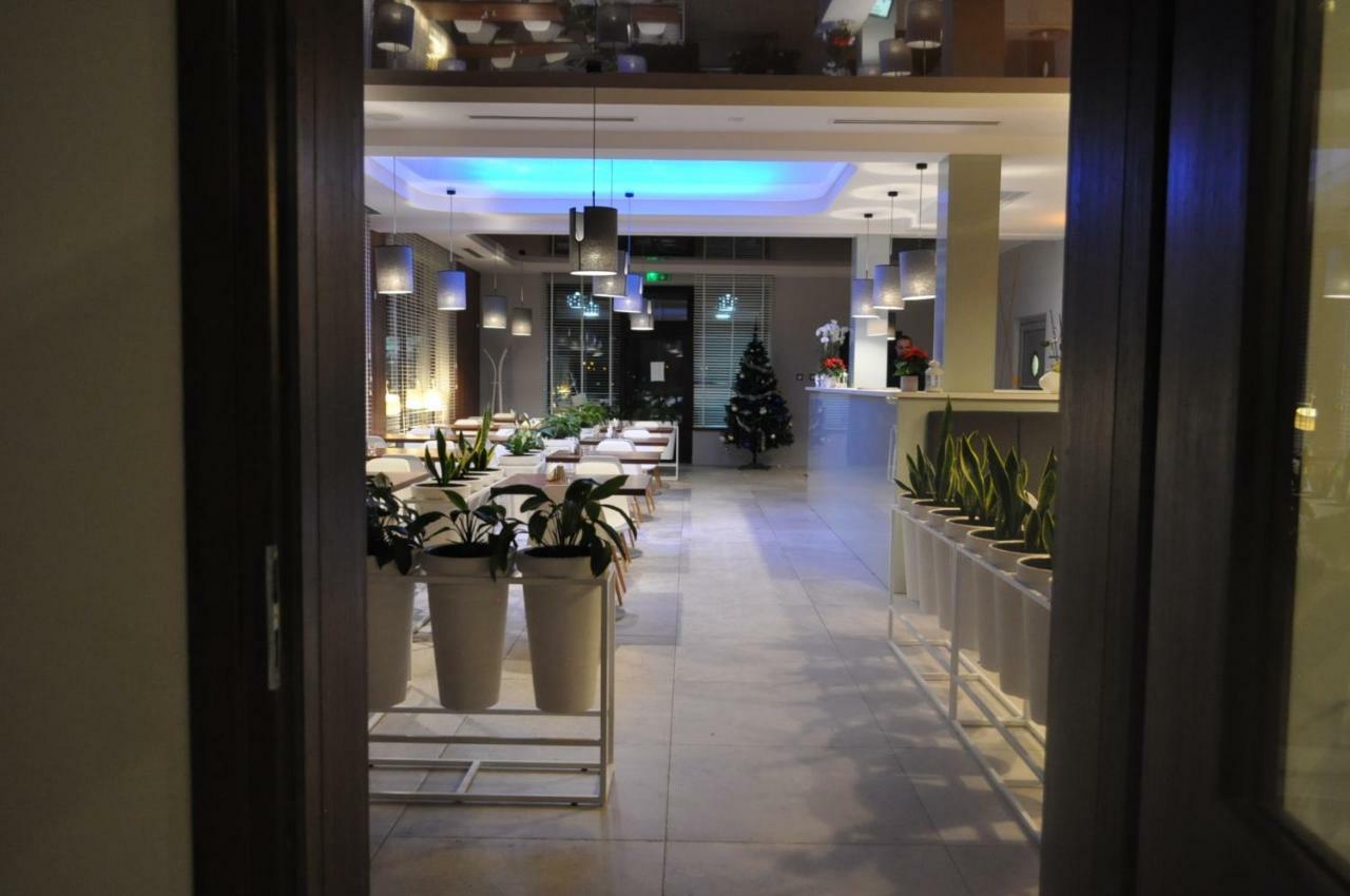 Hotel Pauza Radzyn Podlaski Exteriör bild
